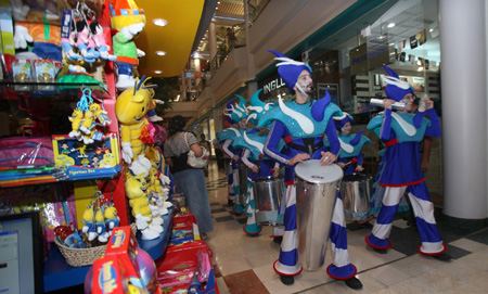 Banda Berimbau plays the Percussion Samba Show