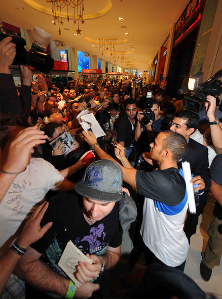 Lewis Hamilton visits Reebok at Dubai Mall