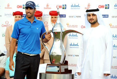 Alvaro Quiros is presented the Omega Dubai Desert Classic trophy by Sheikh Maktoum Bin Mohammad Bin Rashid Al Maktoum, Deputy Ruler of Dubai.
