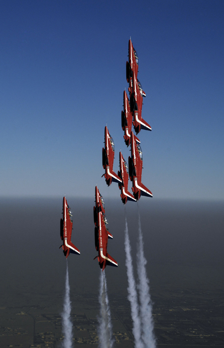 REd Arrows perform over Dubai