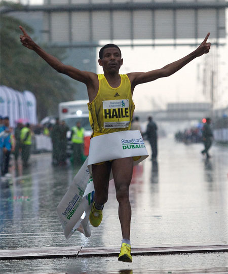 Gebrselassie Wins Standard Chartered Dubai Marathon