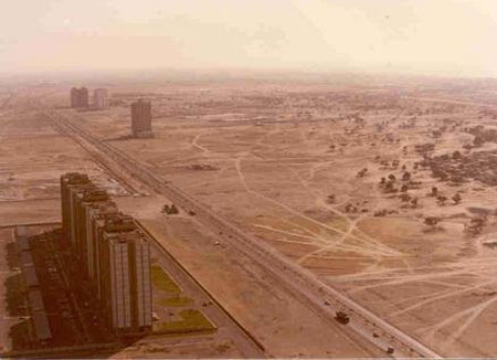 Sheikh Zayed Road in 1990